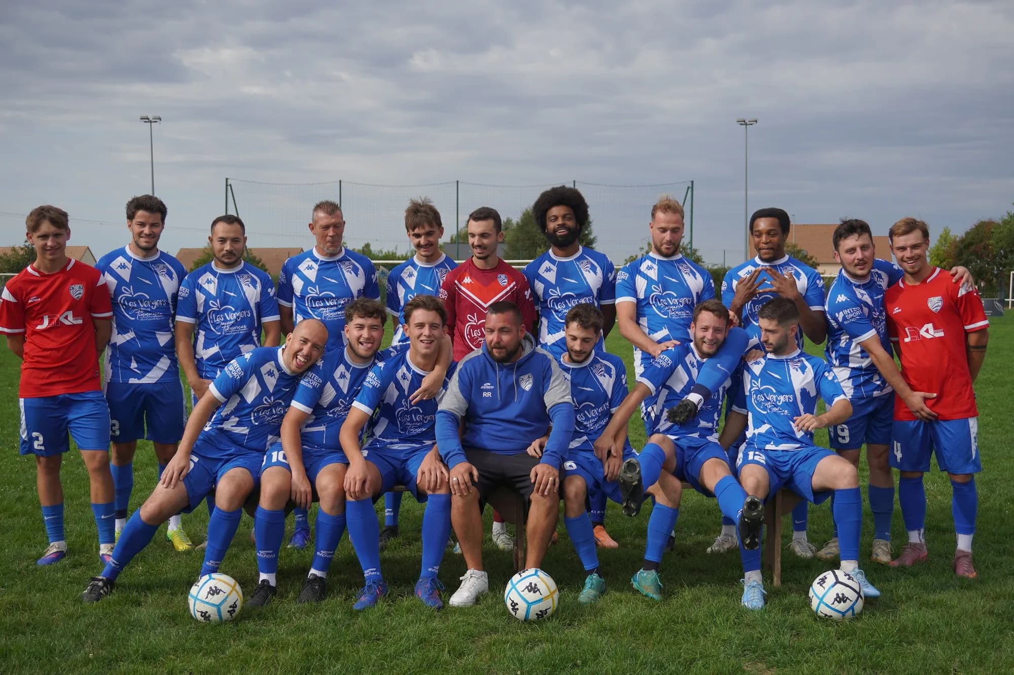 Les Seniors A de l’US Vion prennent la pose dans la bonne humeur